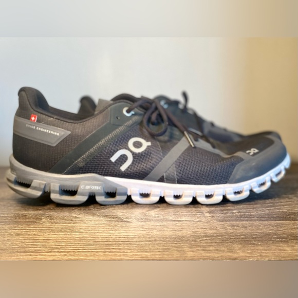 On Men’s Running Shoes - Picture 3 of 9